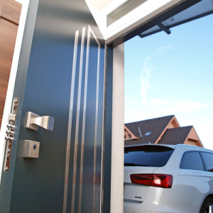ADLO - Exterior Termo door Tejen, slat L370, door surface RAL7016 inner and G242 outer, top skylight