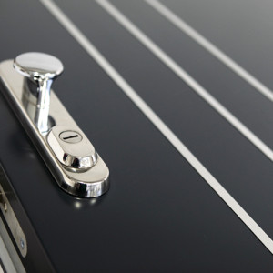 ADLO - Security Termo door LISBEO, atypical slat design LPA, door surface RAL 7016