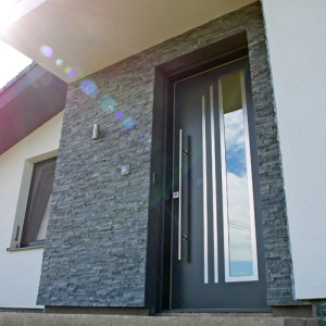 ADLO � exterior Termo door Tesim, glass PS370, atypical doorpull, door surface RAL 7015