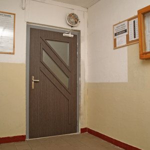 ADLO - Security Termo door LISBEO, glass door in an apartment building communal space