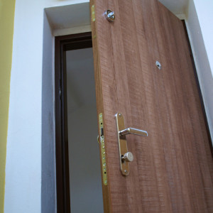ADLO - Security door TEDUO, matching colours on security fittings, door guard, and viewer