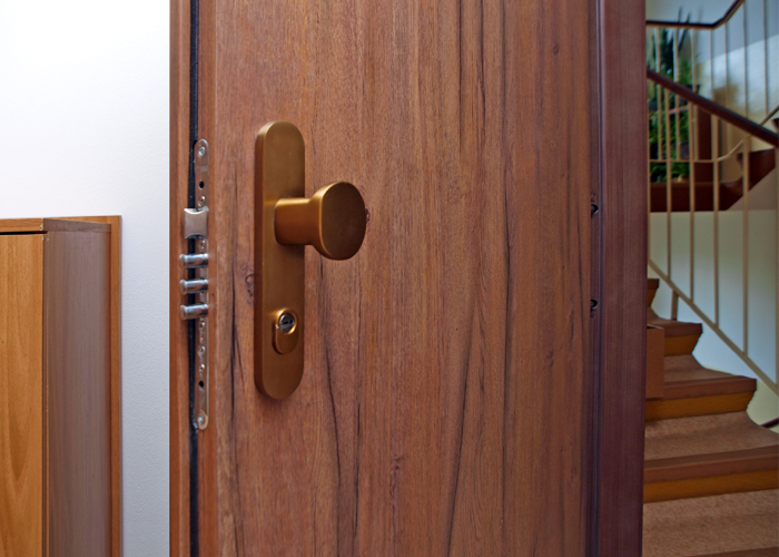 Soundproof entrance door